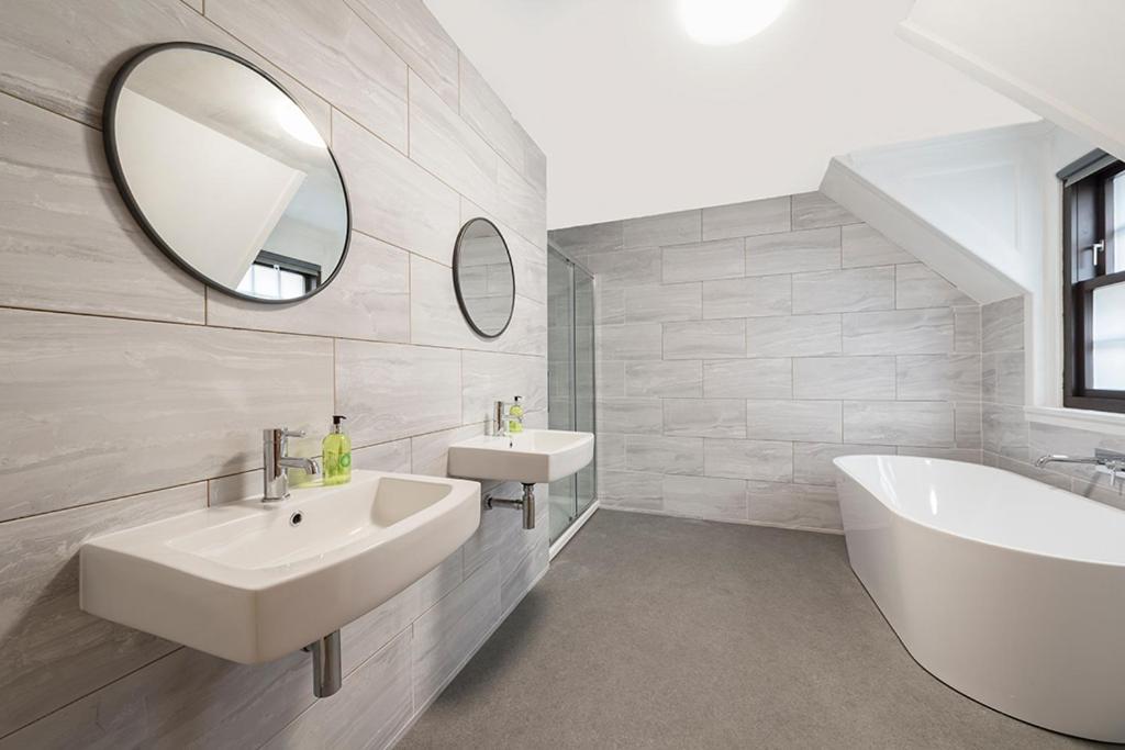 - Edinburgh - Apartment With Balcony And Free, Secure Garage Parking 外观 照片